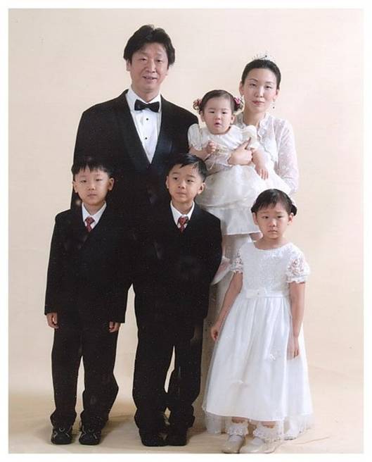 Hyo Jin fam