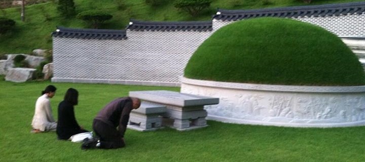 Hyung Jin Moon Fars grav