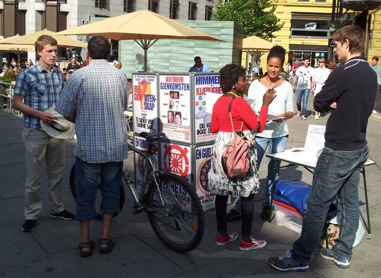 Informasjonsstand Karl Johan sept. 2013